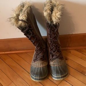 Sorel, Size 8, Knee High Snow Boots, felt lined with faux fur